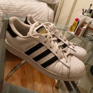 Adidas superstar tennis shoe